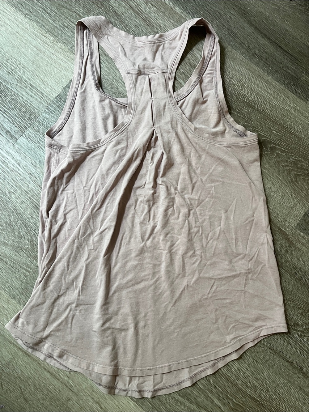 lululemon athletica Scoop Neck Tank in a light lavender - Picture 2 of 3
